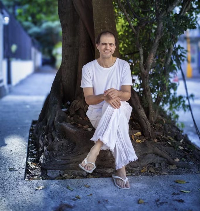 Com novo álbum, Moreno Veloso fala sobre relação com pai e tia: ‘não acho banal; não dá pra normalizar’