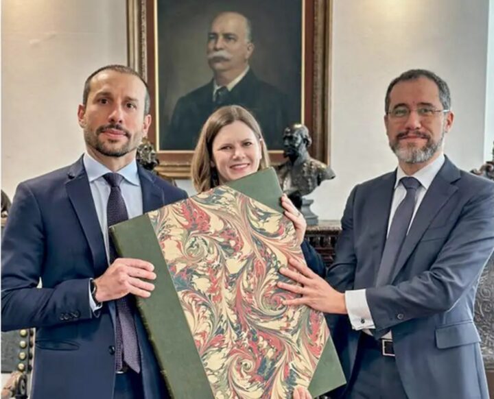 Livro histórico de zoologia roubado de museu no Pará é recuperado em Londres