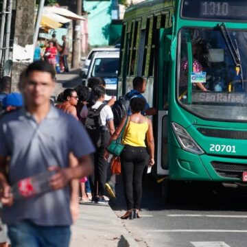 Rodoviários decidem não atrasar saída dos ônibus na sexta-feira