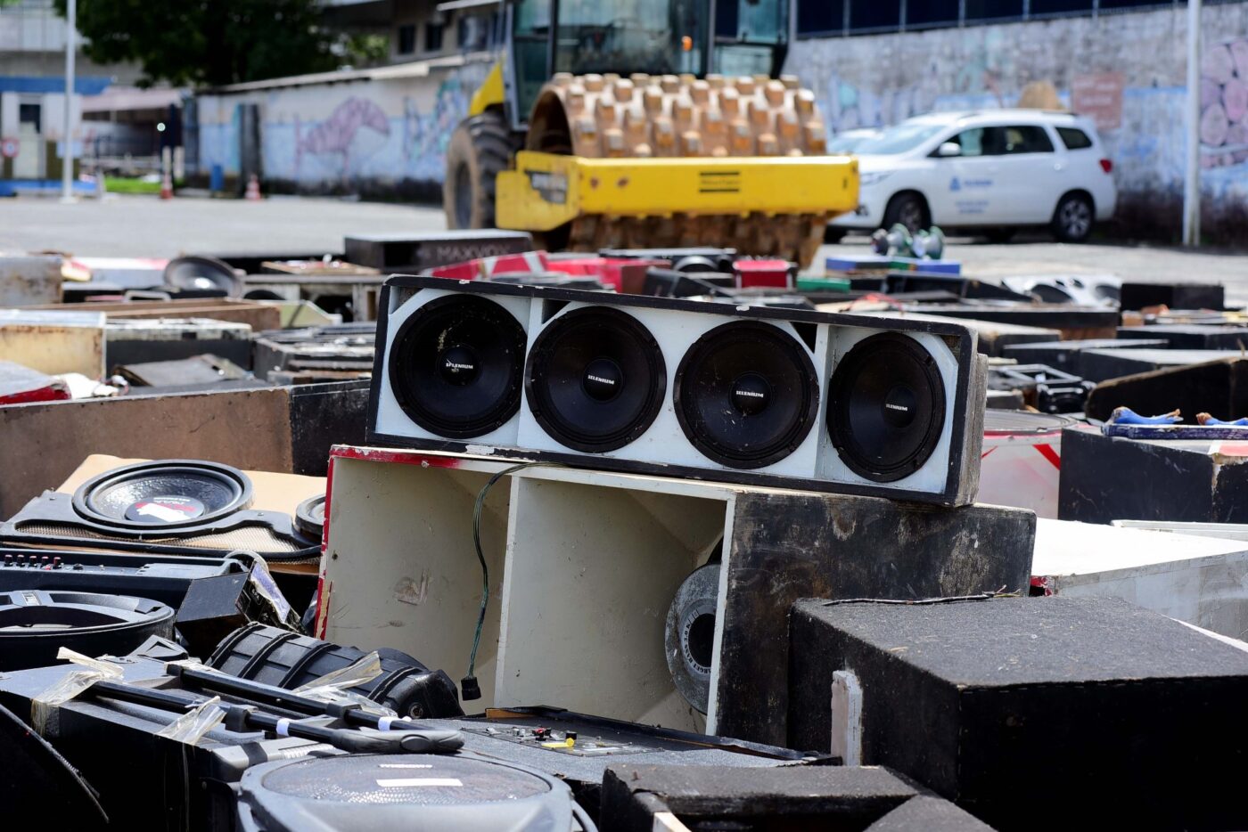 Sedur destrói mais de 2 mil equipamentos sonoros apreendidos em alusão ao Dia Municipal de Combate à Poluição Sonora
