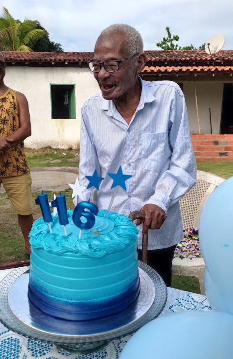 Idoso baiano comemora aniversário de 116 anos com festa no sul do estado: ‘Ainda cai na farra’