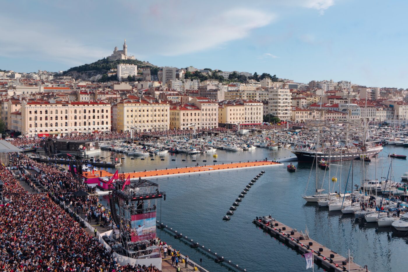 Tocha Olímpica chega à França sob forte esquema de segurança