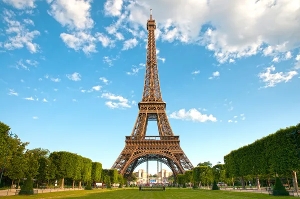 Pódio oficial dos Jogos Olímpicos de Paris terá design inspirado na Torre Eiffel