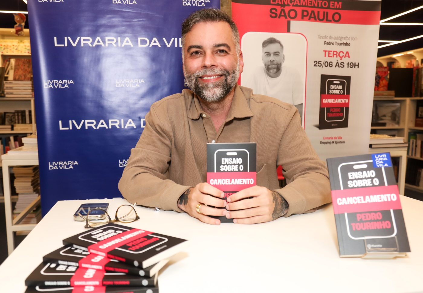 Pedro Tourinho ganha Prêmio Jabuti pelo livro ‘Ensaio sobre o cancelamento’ Pedro Tourinho ganha Prêmio Jabuti pelo livro ‘Ensaio sobre o cancelamento’