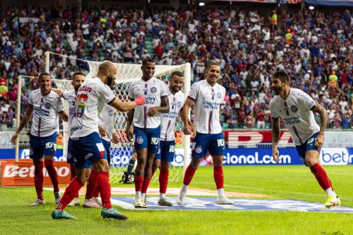 Bahia vence Vasco na Fonte Nova em jogo pelo Campeonato Brasileiro. Veja fotos