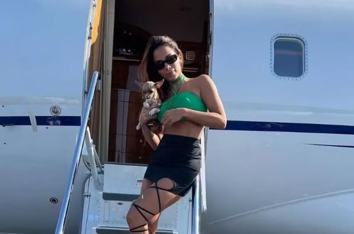 Anitta revela ter comprado jatinho avaliado em R$ 40 milhões