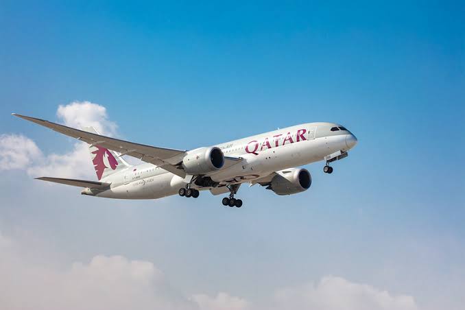 Qatar Airways vai oferecer internet via satélite Starlink de graça