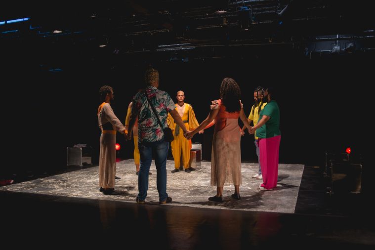 Coletivo artístico baiano promove oficinas de teatro gratuitas em Salvador