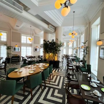 Restaurante Omí celebra 90 anos de edifício do Fera Palace com jantar especial com convidados