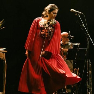 Mônica Salmaso celebra o amor pela vida, pela arte e pelo Brasil em novo show na Concha Acústica do TCA