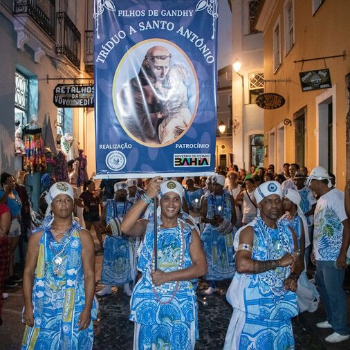 Afoxé Filhos de Gandhy promove celebração em homenagem a Santo Antônio no Pelourinho