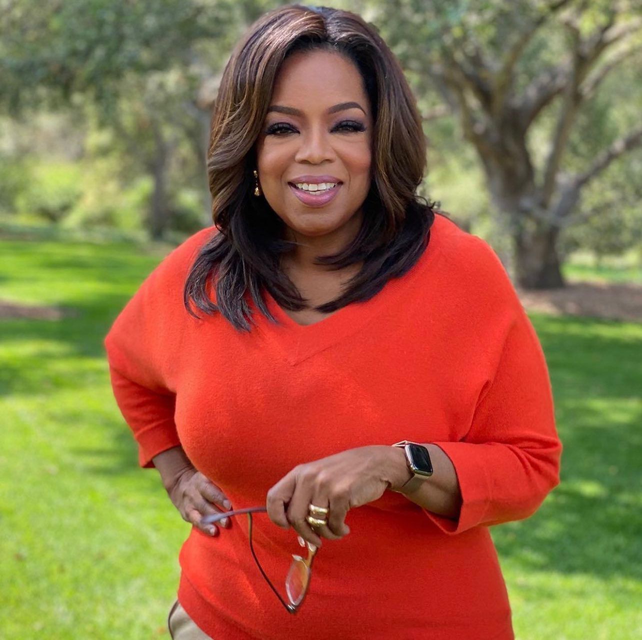 Oprah Winfrey é hospitalizada por problemas estomacais, revela amiga da apresentadora