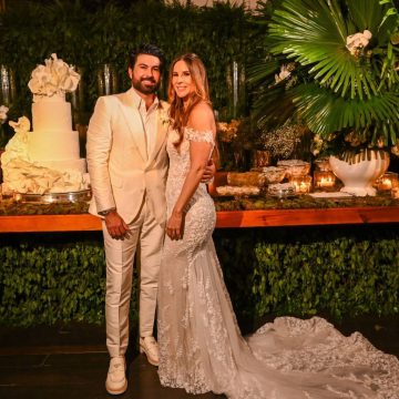 Dermatologista Thais Cerqueira se casa com o empresário Bruno Silvestre em festa animada por Carlinhos Brown em Salvador. Veja fotos