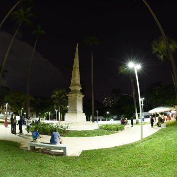 Prefeitura entrega restauração da histórica Praça da Aclamação