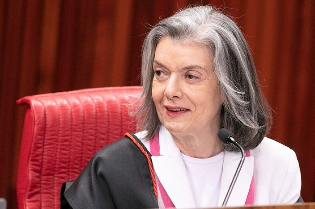 Carmén Lúcia é oficialmente empossada como presidente do TSE pela segunda vez