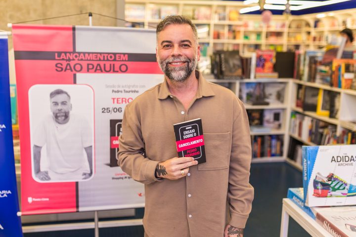 Giro de fotos: Pedro Tourinho lança livro sobre o cancelamento, com cronologia e reflexão sobre como reagir