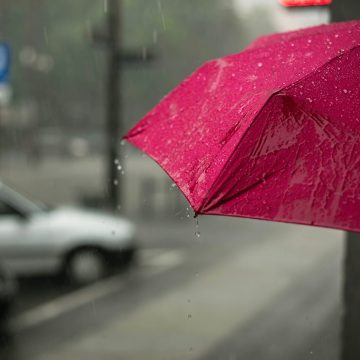 Madrugada de chuvas intensas em Salvador: localidades registram mais de 40 mm em 6h