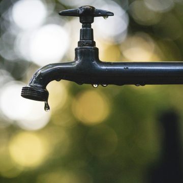 Mais de 50 bairros de Salvador têm abastecimento de água interrompido para reparo emergencial
