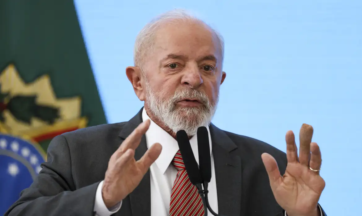 Lula critica prolongamento da greve dos professores nas universidades federais