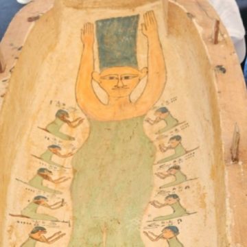 Arqueólogos encontram sarcófago com desenho semelhante a Marge Simpson