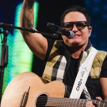 Marrone passa bem após queda no palco durante show em Goiânia