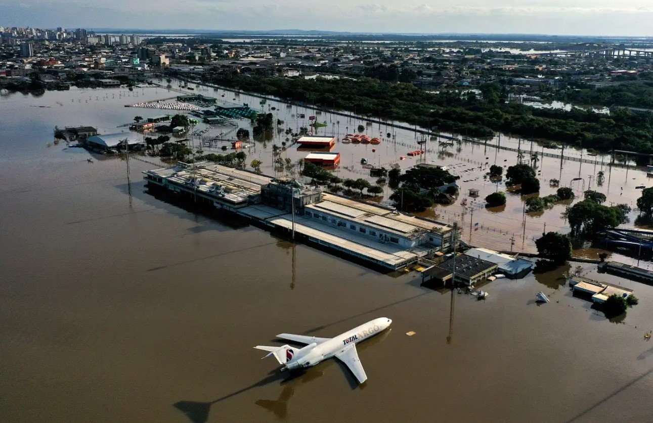 Aeroporto de Porto Alegre vai reabrir em julho para embarque e desembarque