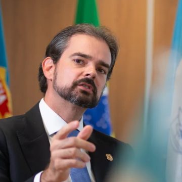 Delegado brasileiro é eleito para o comando da Interpol