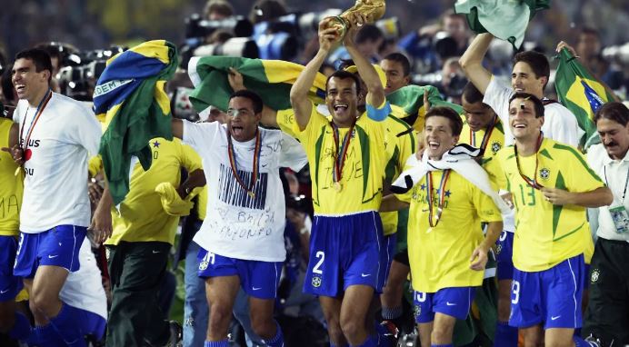 Brasileiro campeão do mundo em 2002 é novo técnico da base do Barcelona