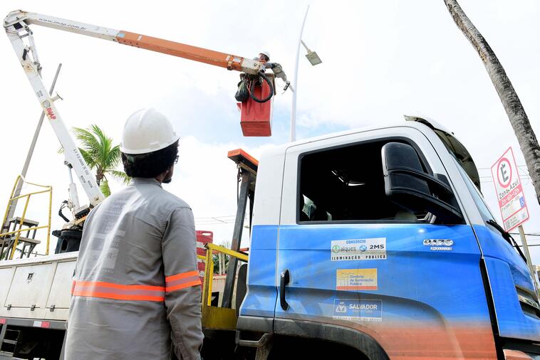 Salvador registra queda no número de abertura de protocolos de manutenção da iluminação pública