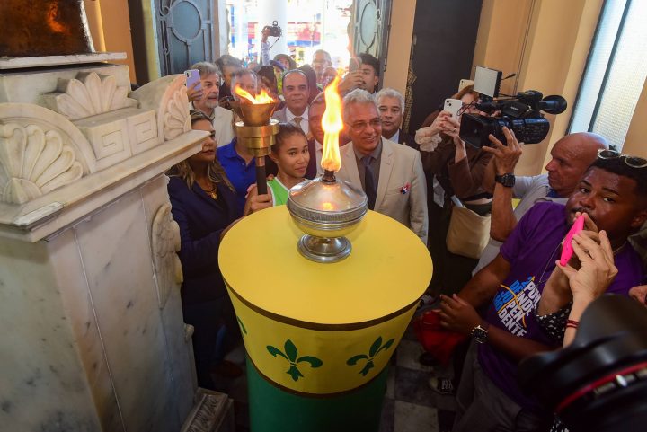 Salvador celebra a chegada do Fogo Simbólico do 2 de Julho com cerimônia e espetáculo musical