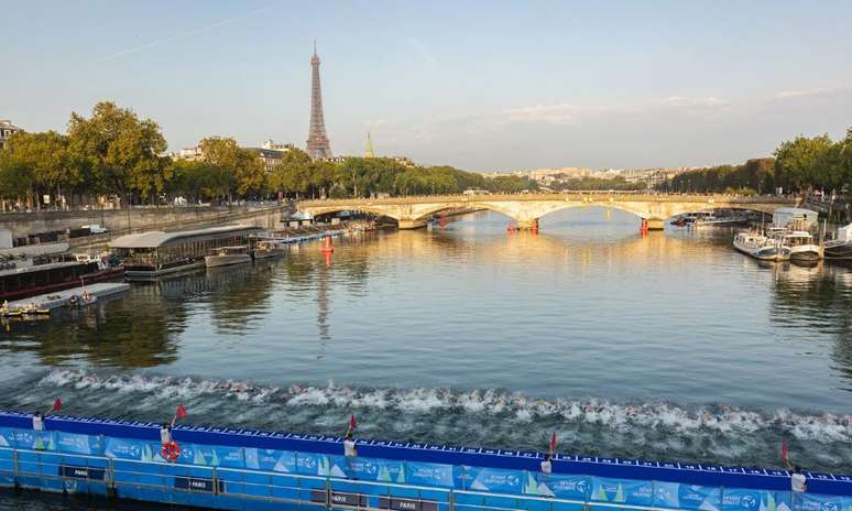 Olimpíadas de Paris: Triatlo masculino é adiado devido à poluição do Rio Sena