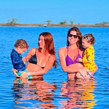 Thaila Ayala e Julia Faria curtem férias com filhos em resort de luxo na Bahia