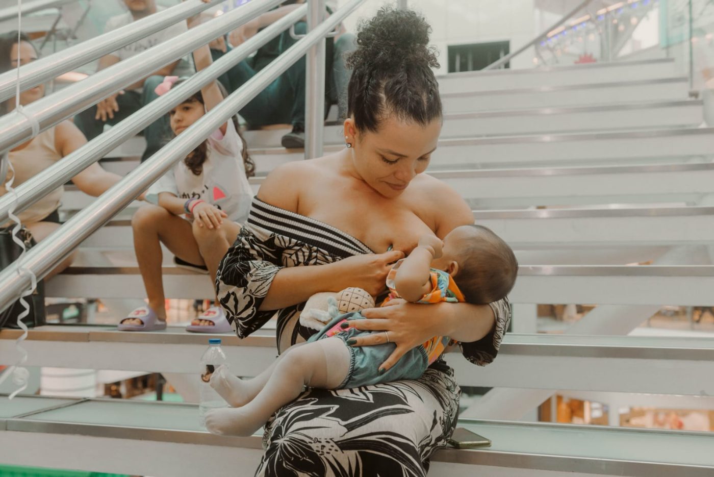 ‘Hora do Mamaço’: shopping em Salvador promove aleitamento coletivo