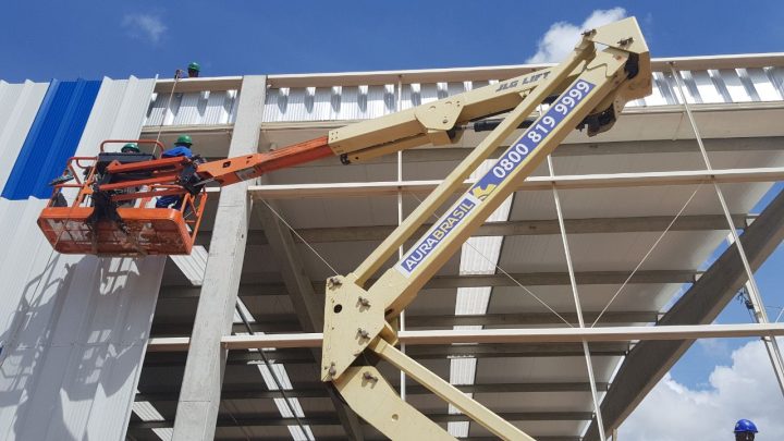 Líder de aluguel de plataformas aéreas, AuraBrasil confirma participação em importante evento de Construção em Salvador