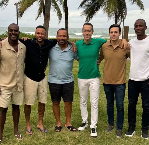 Neymar vai a Pernambuco e se reúne com empresários que construirão resort de luxo ‘polêmico’