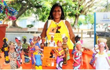 Feira das Mulheres Negras reúne artesãs de diversos municípios do Recôncavo Baiano, no Rio Vermelho