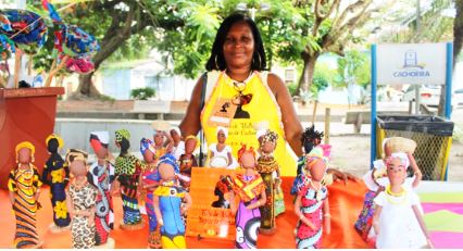 Feira das Mulheres Negras reúne artesãs de diversos municípios do Recôncavo Baiano, no Rio Vermelho