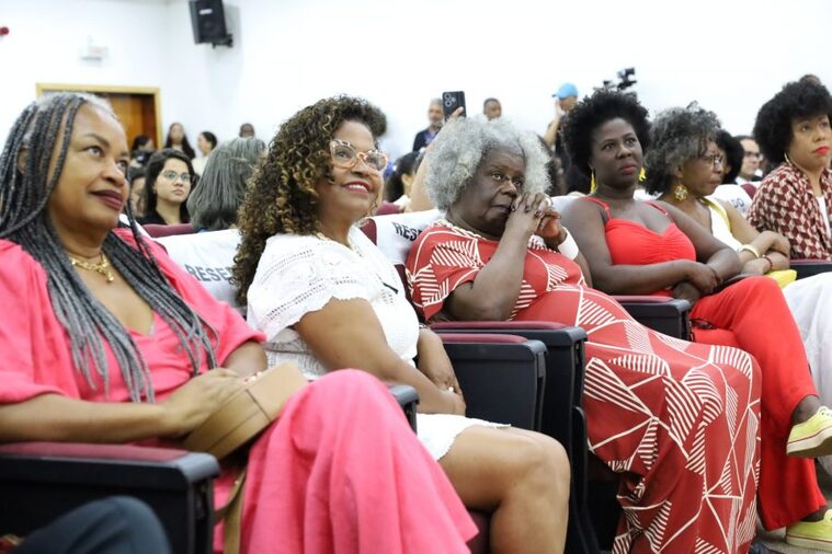 Conceição Evaristo exalta comunicadoras negras durante evento em Salvador: “É uma escrita que perturba o sono da Casa-Grande”