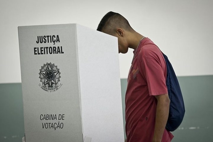 Número de eleitores com 16 e 17 anos cresce 78%, segundo TSE