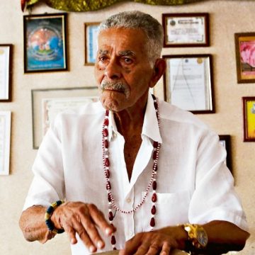 É da Bahia: ogã mais velho em atividade no Brasil ganha doc e exposição no Rio