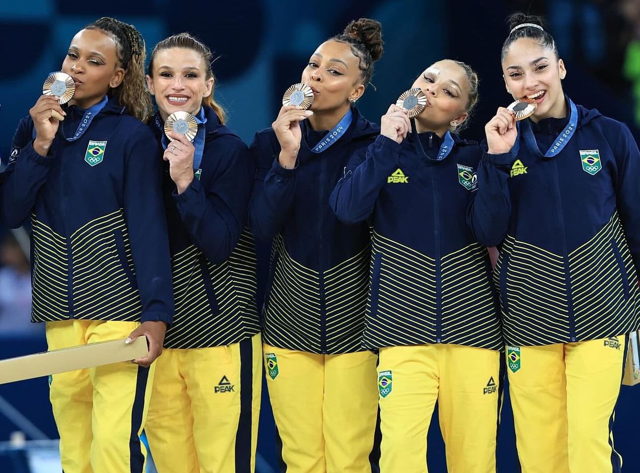 Liderada por Rebeca Andrade, equipe brasileira de ginástica ganha bronze inédito em Paris