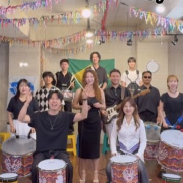 Grupo coreano viraliza nas redes ao tocar sucesso do grupo Olodum