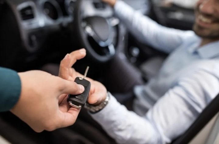 Benefícios de alugar um carro para as férias