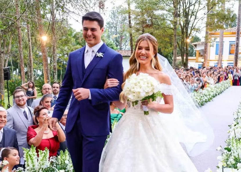 Filho de César Filho e Elaine Mickely se casa em cerimônia religiosa. Veja fotos