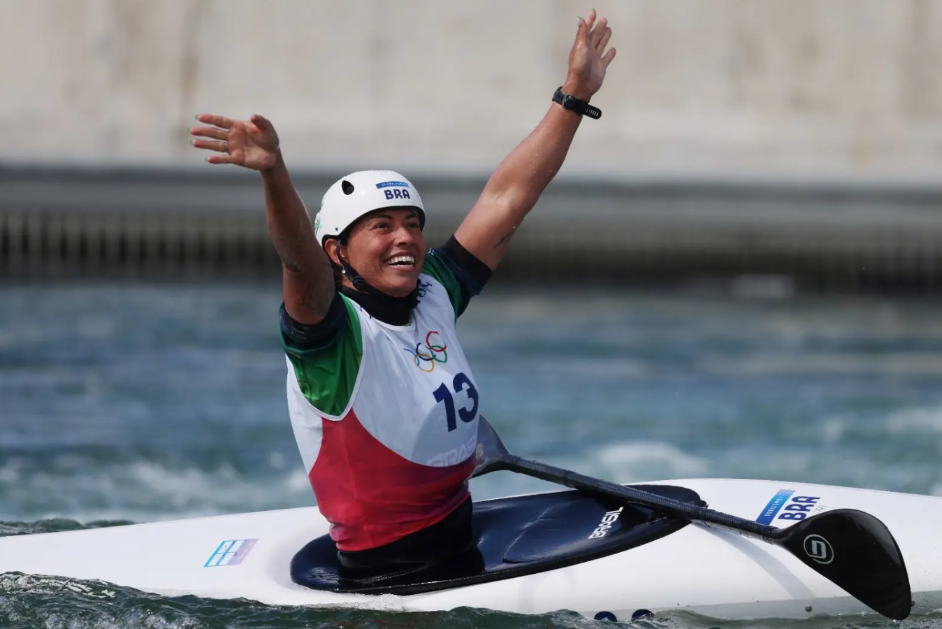 Ana Sátila faz história e conquista quarto lugar na final do caiaque em Paris