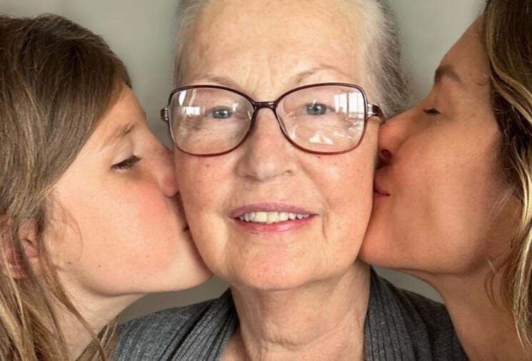 Após comemorar aniversário na Bahia, Gisele Bündchen lamenta saudade da mãe: “Te amo eternamente”