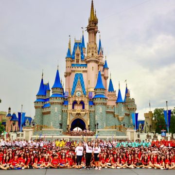 Happy Tour celebra sucesso da temporada 2024 na Disney com grupo de 780 pessoas e prepara lançamento da excursão 2025