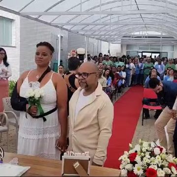 Noivo sofre infarto dias antes do casamento e casal decide formalizar união dentro de hospital em Salvador. Veja vídeo