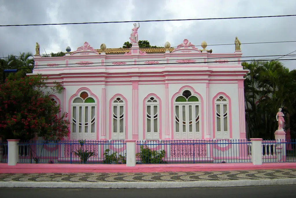 Espaço cultural Casa Rosa completa 4 anos com programação especial no Rio Vermelho; confira