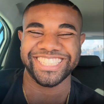 Tá namorando? Davi Brito surge com morena misteriosa em novo clique